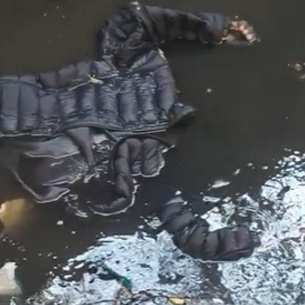 नोएडा में 1500 रुपए के लिए युवक की हत्या:पहले सिर पर मारा पत्थर फिर नाले में फेंका, आरोपी हिरासत में