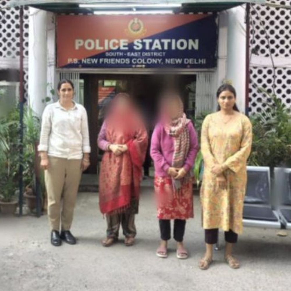 दिल्ली में नौकरानी ने मालिक के घर फर्जी रेड कराई:3 लोग ED अफसर बनकर गए, लाखों कैश, लग्जरी घड़ियां-गहने लेकर भाग थे; 2 गिरफ्तार