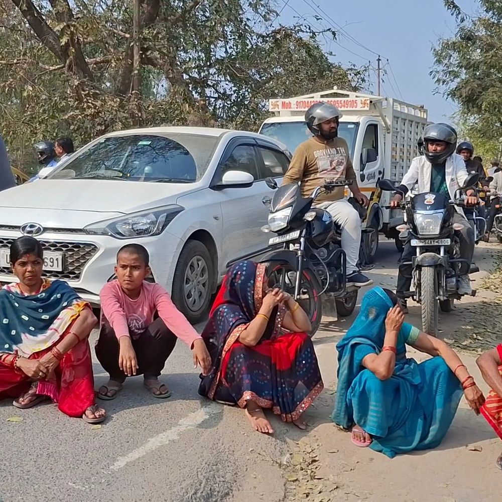 आजमगढ़ में सड़क जाम करने वाले 50 लोगों पर मुकदमा:काशीराम कॉलोनी में बिजली काटने के विरोध में सड़क जाम कर किया था प्रदर्शन