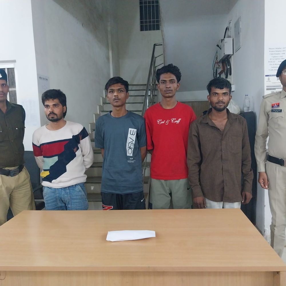 चिट्टा बेचने के लिए ग्राहक खोजते 4 गिरफ्तार:  भिलाई में रायपुर-भिलाई के युवक कर रहे थे नशे का सौदा, पुलिस ने 8.64 ग्राम हेरोइन के साथ पकड़ा – durg-bhilai News