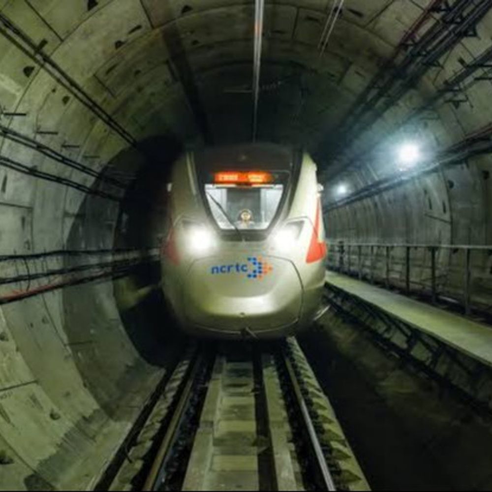 मेरठ मेट्रो की सुरंग में जाते ही मोबाइल नेटवर्क गायब:नमो भारत और मेट्रो के यात्रियों को हो रही परेशानी,बेगमपुल स्टेशन पर NCRTC का Wi-Fi भी फेल