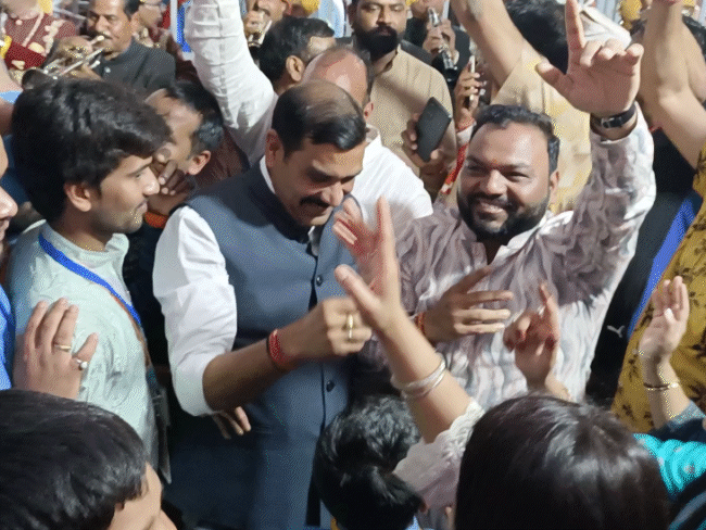 कन्हैया मित्तल बोले- खाटूश्यामजी-मंदिर में इत्र की शीशियां न फेंकें:  सिंगर ने कहा- घर लेकर जाएं ये प्रसाद, बाबा के दरबार में लग रहा होली-दीपावली एक साथ यहीं – Sikar News