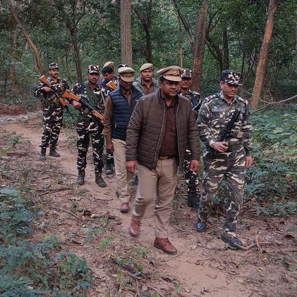 नेपाल चुनाव को लेकर सीमा पर हाई अलर्ट:कड़ी चेकिंग के बाद ही मिल रही एंट्री, पगडंडियों के रास्तों पर नजर