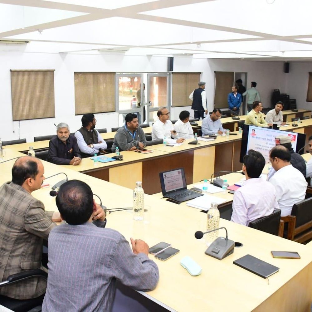 संवाद कार्यक्रम में व्यापारियों ने उठाईं शहर की बड़ी समस्याएं:सरायमीरा बस स्टैंड पर अतिक्रमण व जाम, औद्योगिक क्षेत्र के विस्तार की मांग की