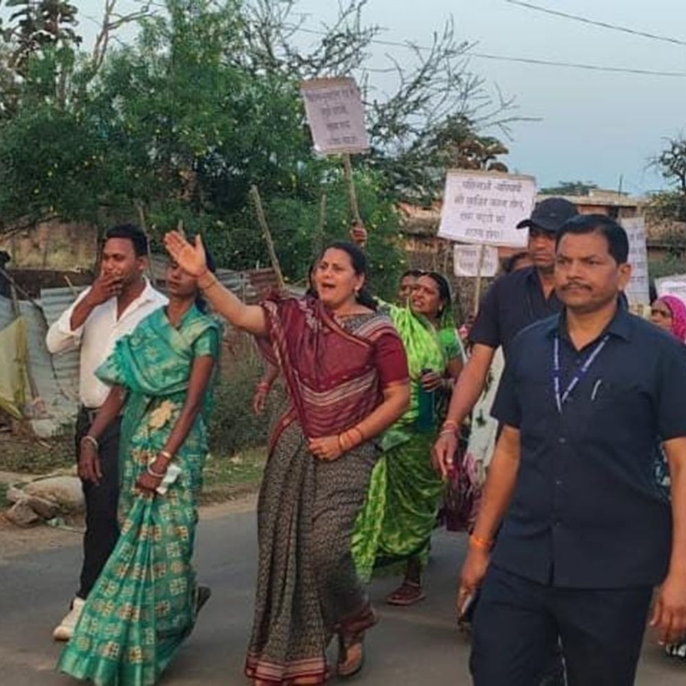 अवैध शराब भट्ठी को हटाने छन्नी के नेतृत्व में क्षेत्रवासियों ने किया विरोध