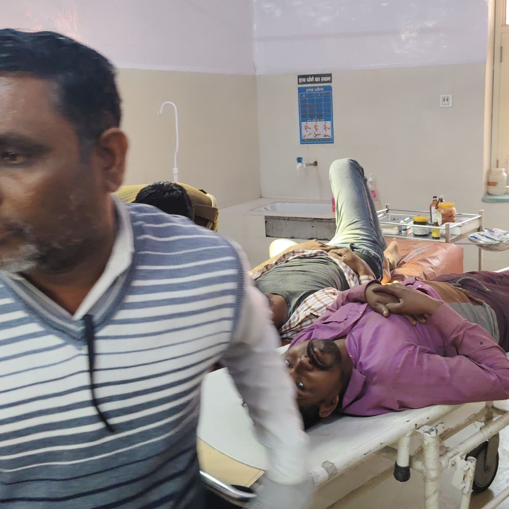 सहारनपुर में मजदूरों से भरी ट्रैक्टर-ट्रॉली पलटी:स्टेयरिंग फेल होने से एक की मौत, नौ घायल