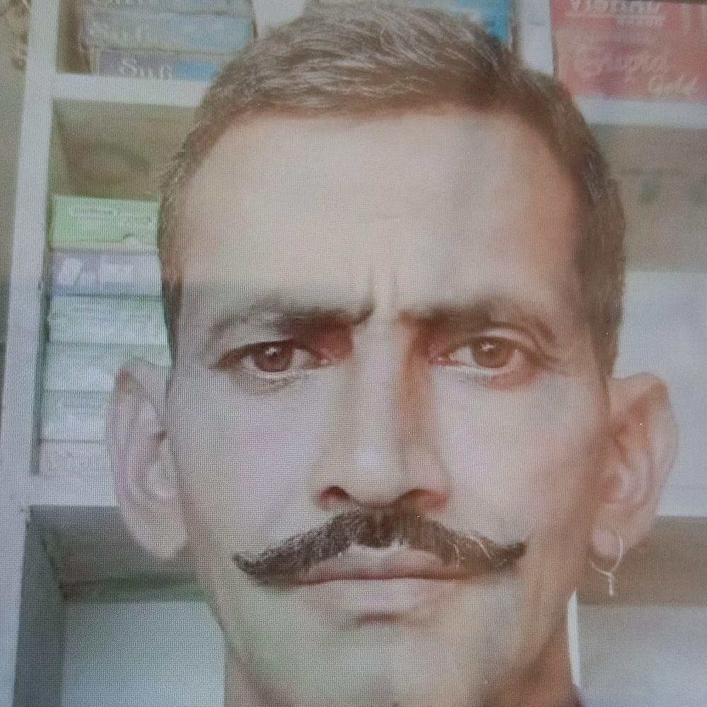 अमरोहा में होर्डिंग लगाते समय करंट से मजदूर की मौत:हाई वोल्टेज लाइन की चपेट में आने से हुआ हादसा, मुरादाबाद का था युवक