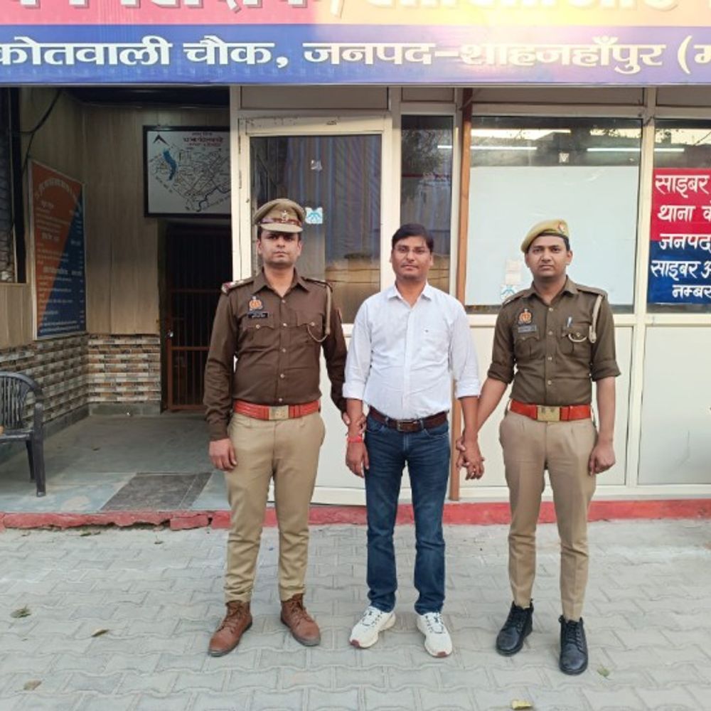 वारंटी को पकड़ने गई पुलिस पर परिवार ने किया हमला:आरोपी का भाई गिरफ्तार, परिवार ने आरोपी को छत पर चढ़ाकर भगाया, चार पर केस दर्ज