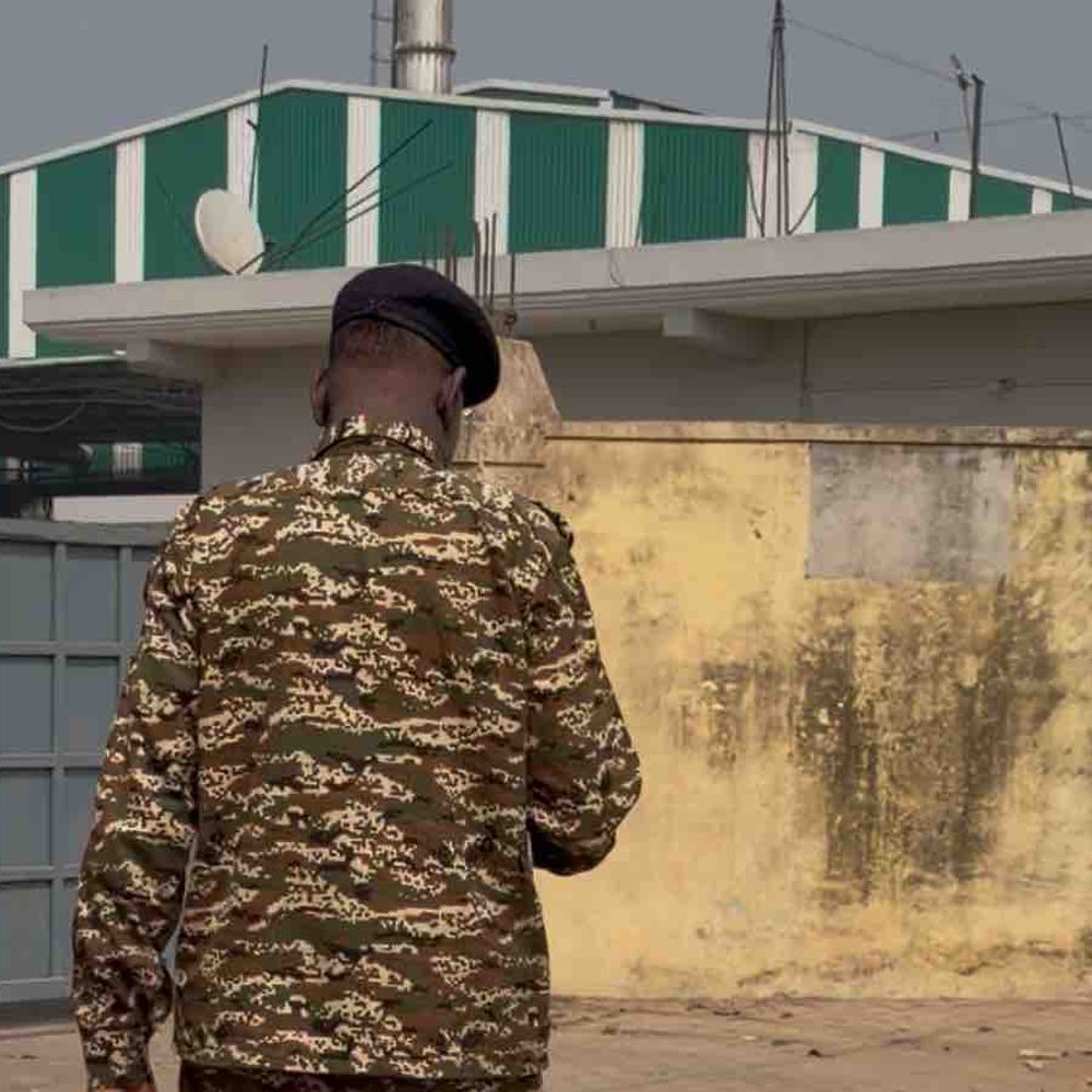 रामपुर की एमएन इंडस्ट्री पर 29 घंटे से आयकर छापा:सीआरपीएफ तैनात, मजदूरों के मोबाइल जब्त