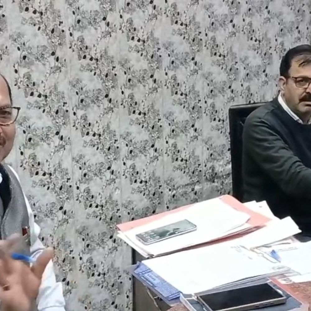 हापुड़ में GST टीम का बर्तन व्यापारी पर छापा:कर चोरी की शिकायत पर दस्तावेजों की जांच शुरू, कारोबारियों में मचा हड़कंप