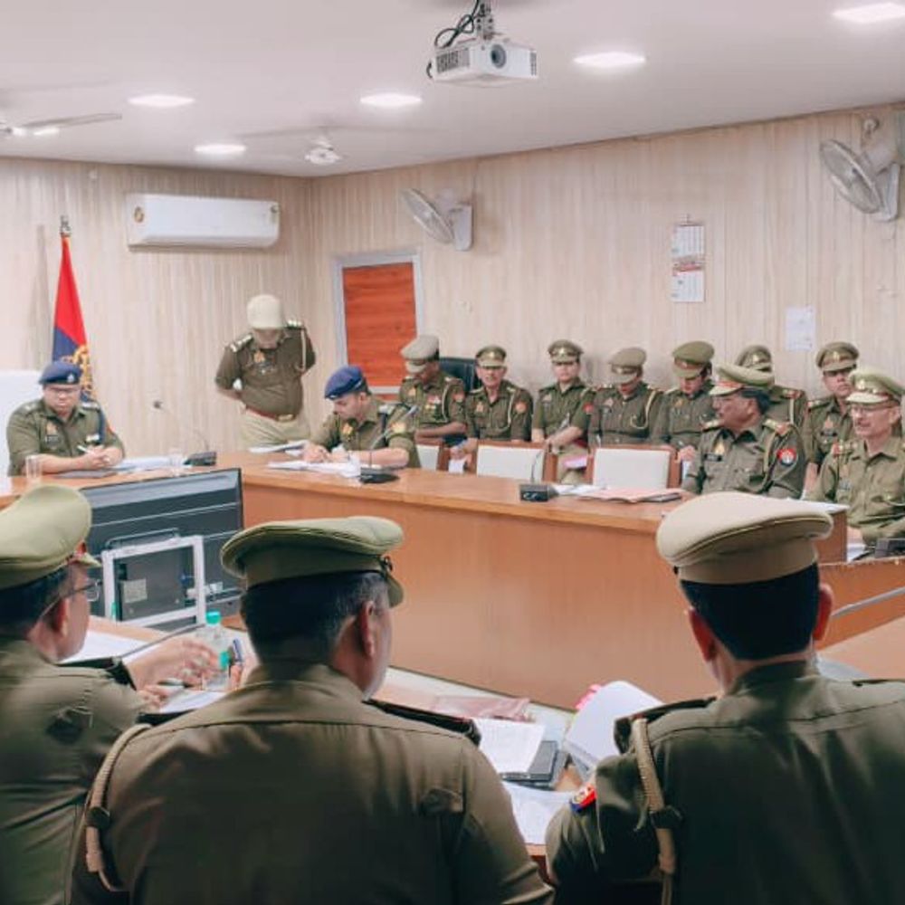 डीआईजी मुनिराज ने अमरोहा में ली बैठक:होली-रमजान पर शांति व्यवस्था बनाए रखने के दिए निर्देश