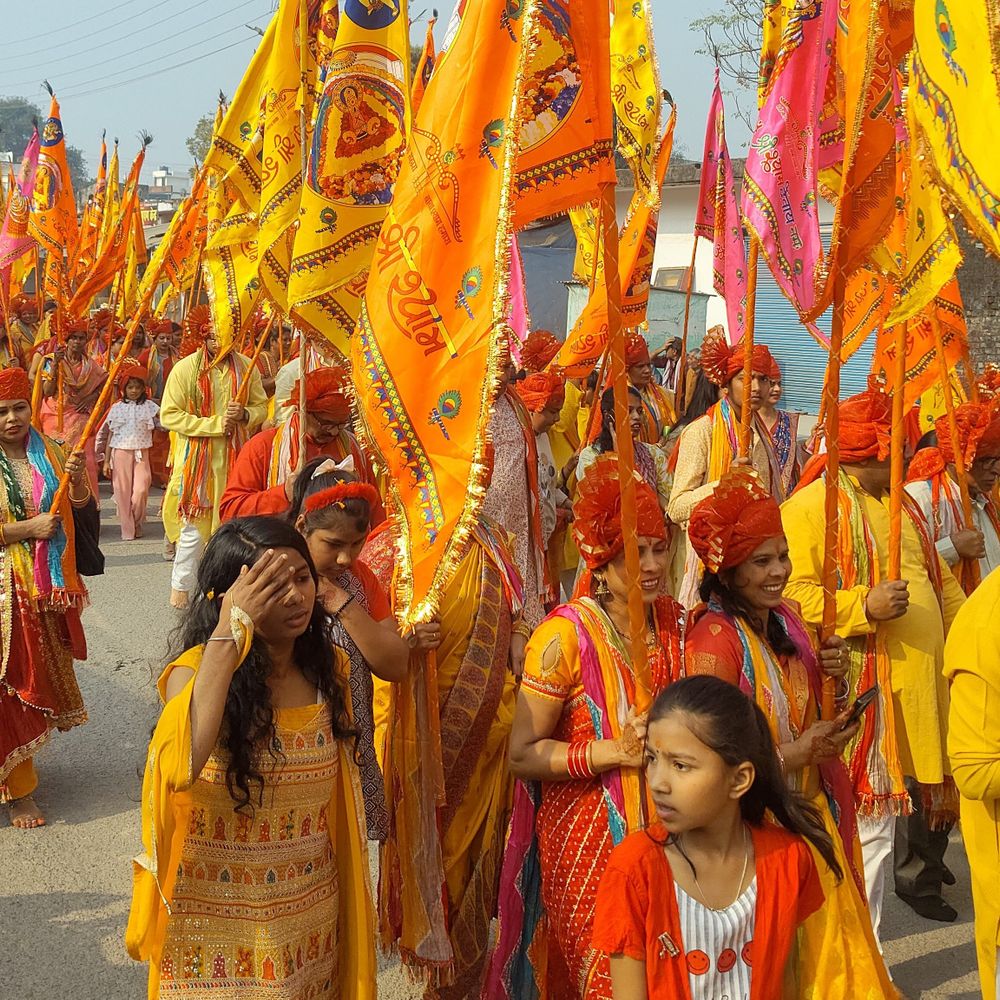 महराजगंज में श्याम मंदिर से निकली निशान शोभायात्रा:भक्तिमय माहौल में जयघोष से गूंजा पूरा शहर, प्रशासन अलर्ट रहा
