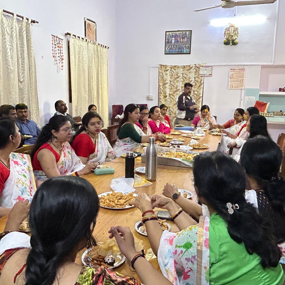 ए पी सेन कॉलेज में उत्साह से मनाई गई होली:शिक्षिकाओं और छात्राओं ने मिलकर मनाया रंगों का त्योहार