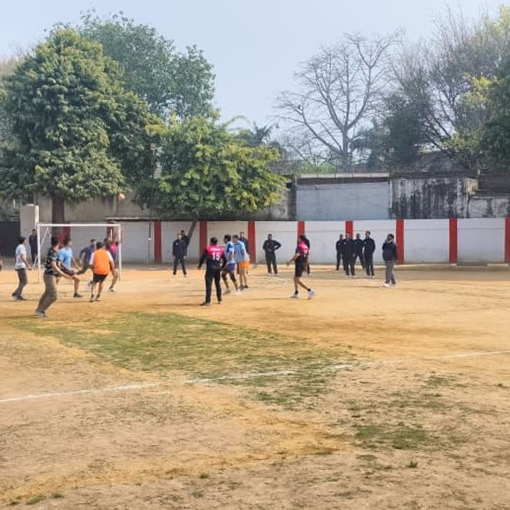 बिजनौर का हैंडबाल-बास्केटबॉल में दबदबा:पुलिस लाइन में दूसरे दिन हुए रोमांचक मुकाबले