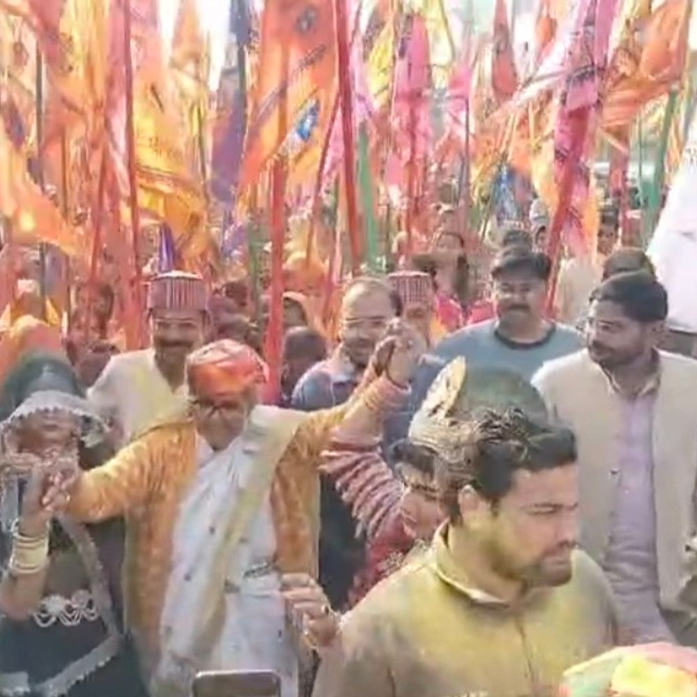 रंगभरी एकादशी शोभायात्रा में भजनों पर झूमीं शिक्षामंत्री:संभल में खाटू श्याम बाबा की झांकी के साथ 251 निशान यात्रा निकली