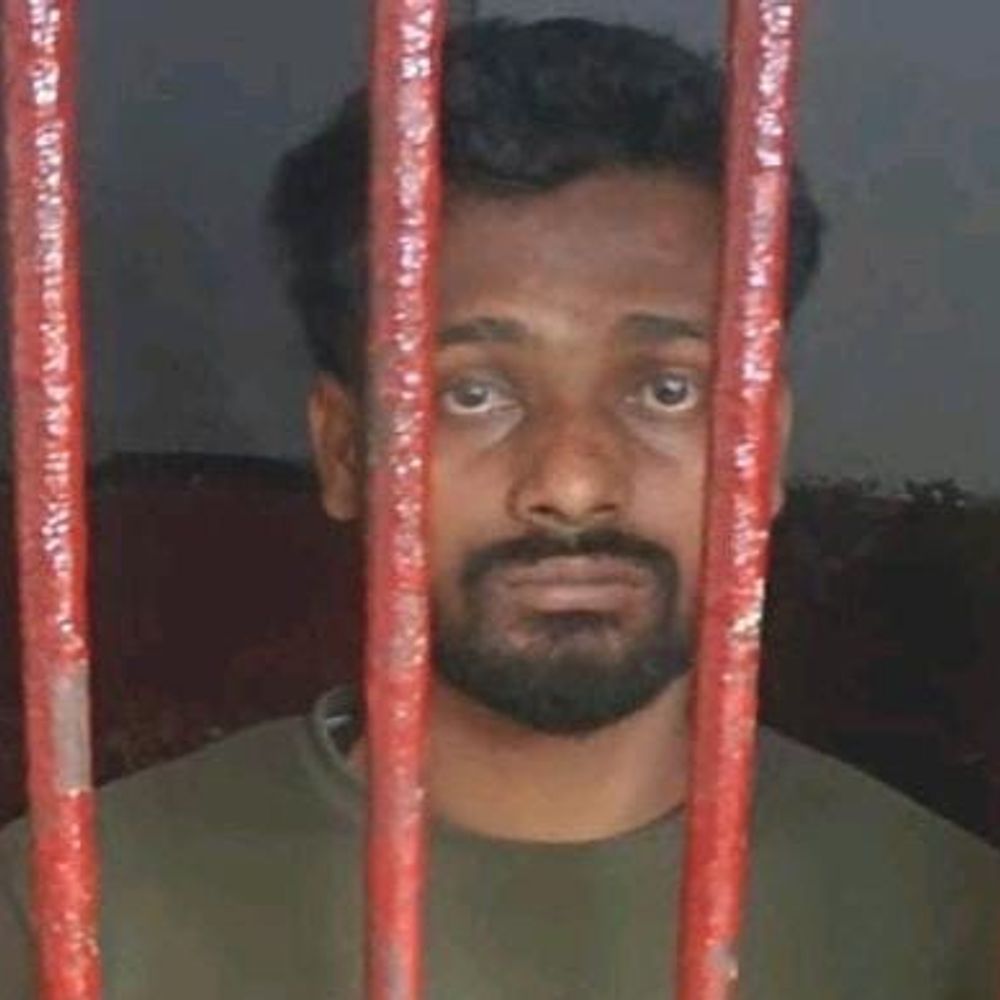 मुरादाबाद में स्टेशन से बदमाश गिरफ्तार:मोबाइल और नकदी बरामद, आरोपी पर पहले से दर्ज हैं कई मुकदमें