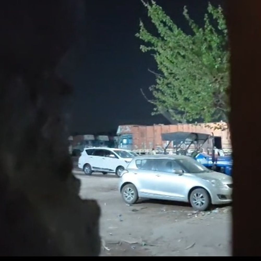 रामपुर में लकड़ी कारोबारी की फैक्ट्री पर आयकर रेड:मुनन बबलू की दो फैक्ट्रियों पर दिल्ली टीम की 14 घंटे से जांच जारी