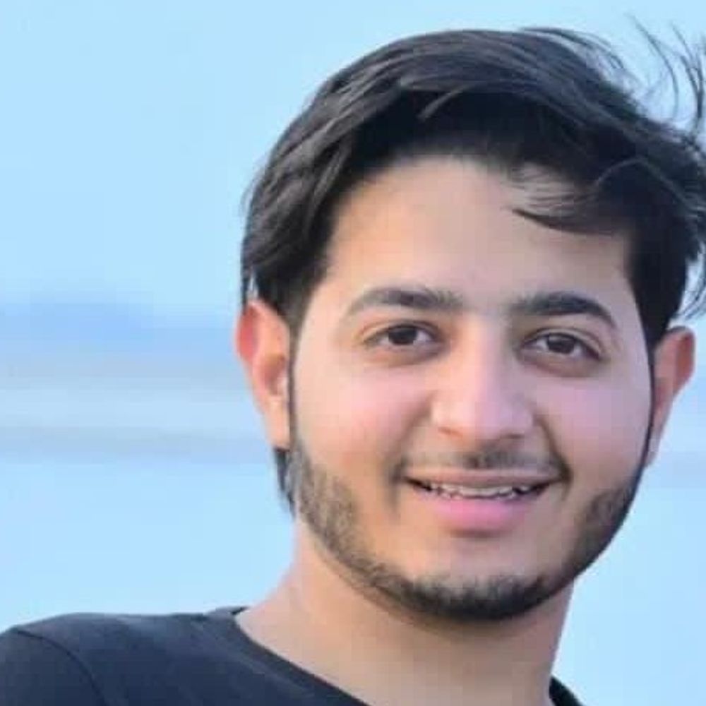 मेरठ में ट्रक ने युवक को कुचला, मौके पर मौत:हादसे का CCTV फुटेज सामने आया, पुलिस जांच में जुटी