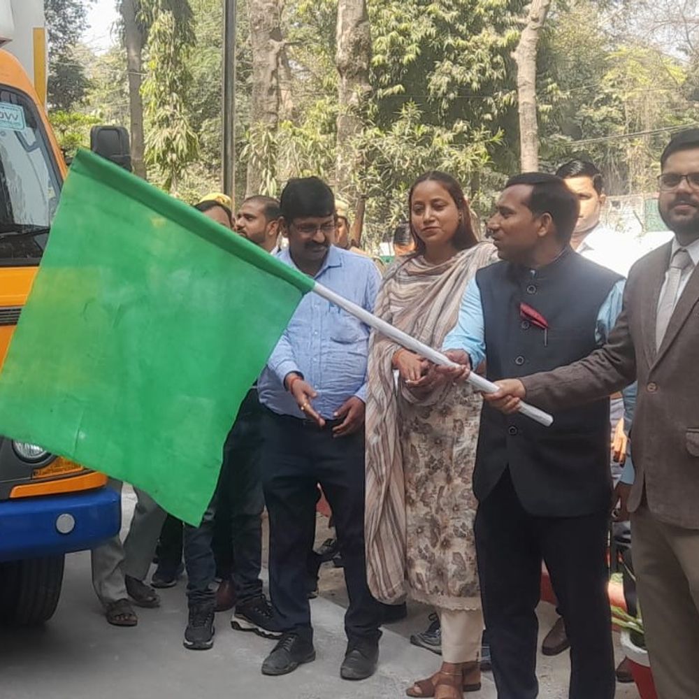 DM ने फूड सेफ्टी वैन को हरी झंडी दिखाई:मिलावट की मौके पर होगी जांच, आमजन को मिलेगा सुरक्षित खाद्य