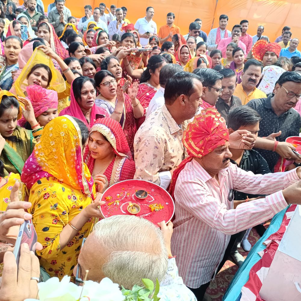 बलरामपुर में 301 श्याम ध्वजों संग निकली शोभायात्रा:श्रद्धालु खाटू श्याम के भजनों पर झूमते दिखे, अबीर-गुलाल उड़ाया गया