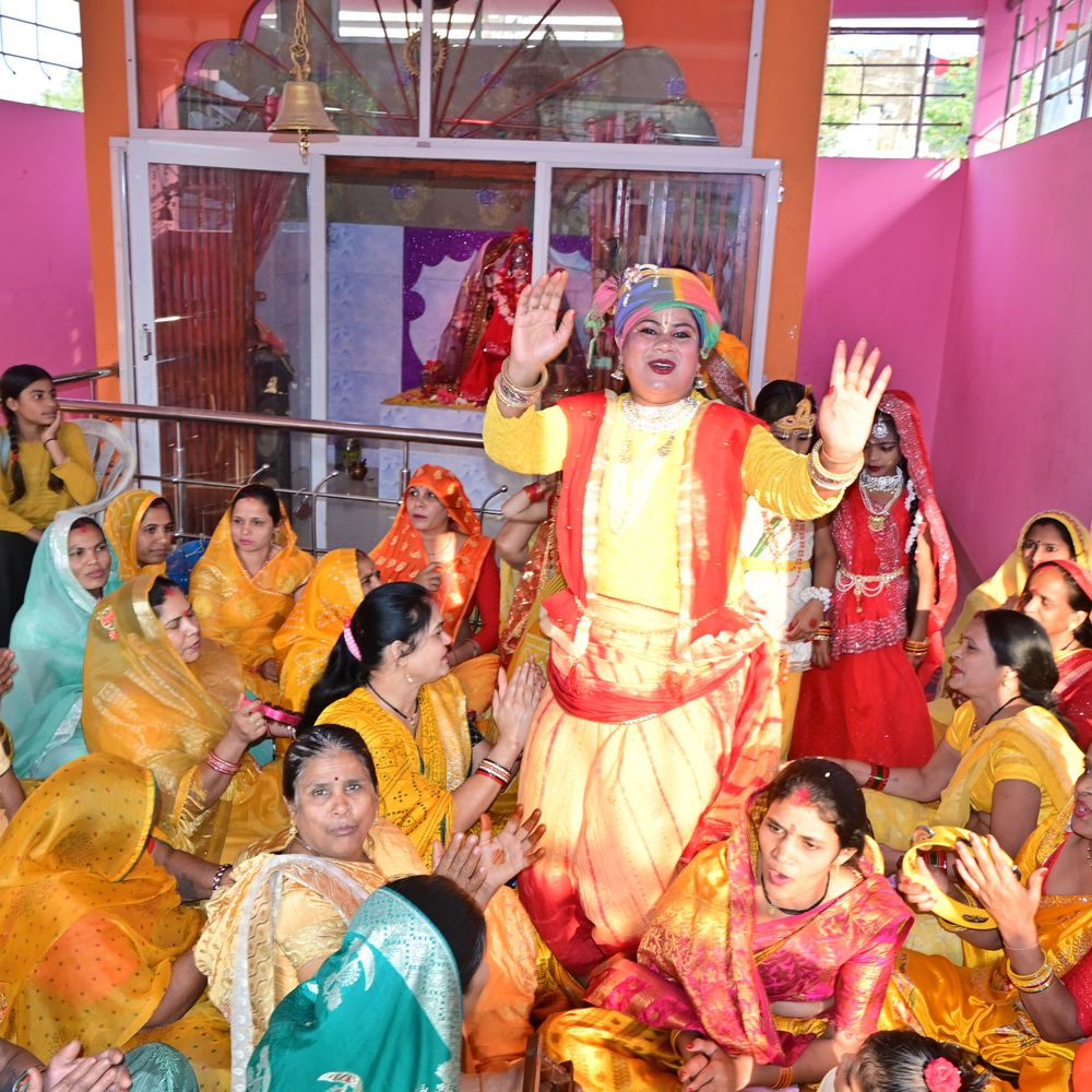 फूलों से होली खेली, पारंपरिक गीतों पर नाची महिलाएं:  रायसेन जिले में 500 जगहों पर होलिका दहन होगा – Raisen News