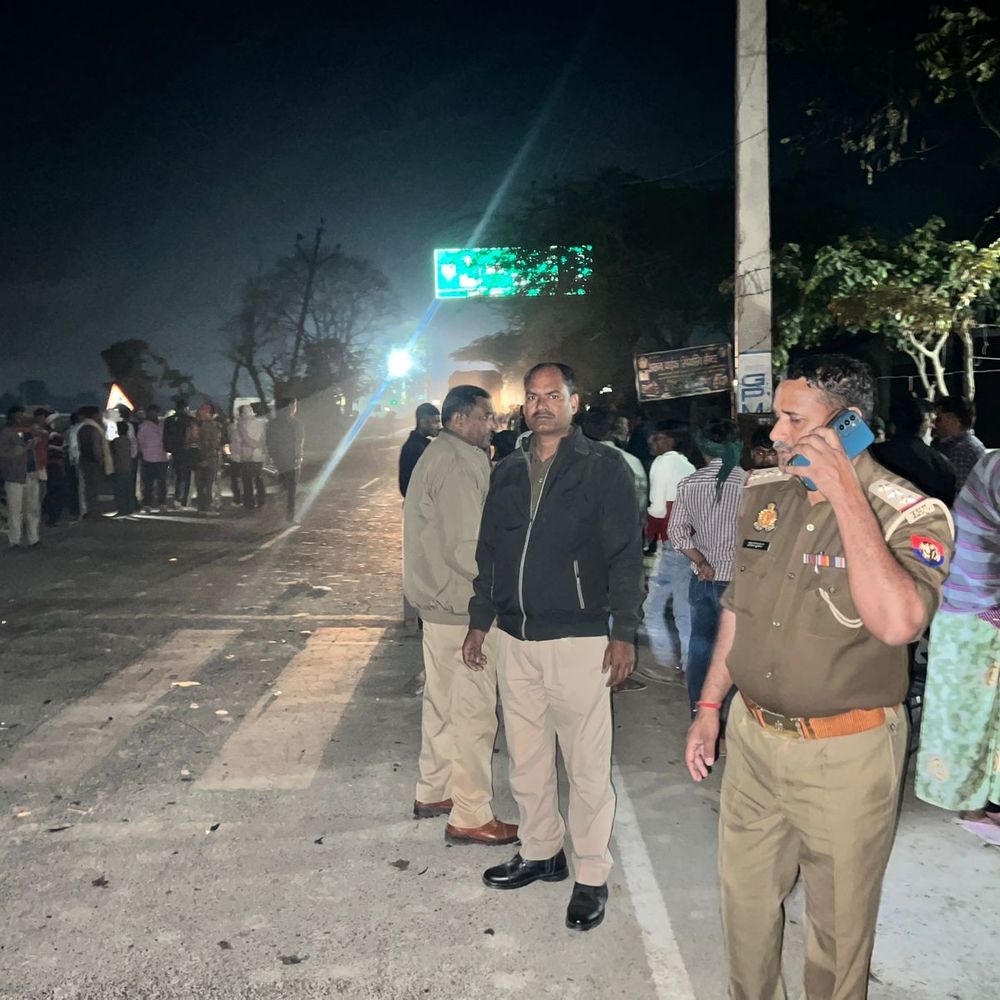 एटा में सड़क हादसे में युवक की मौत:आलू से भरी ट्रैक्टर-ट्रॉली और बाइक की भिड़ंत, पुलिस ने वाहनों को कब्जे में लिया