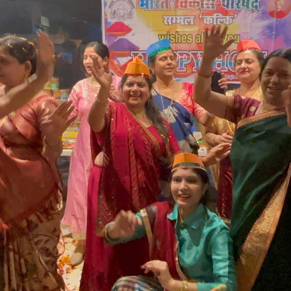 संभल में होली मिलन समारोह आयोजित:सचिन रस्तोगी होली किंग, पारुल रस्तोगी होली क्वीन चुनी गईं