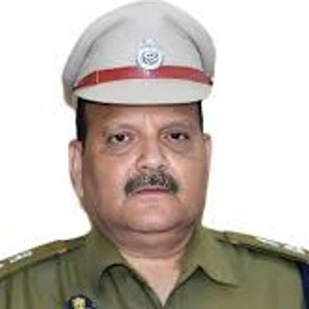 एटा एसएसपी ने 6 दरोगाओं का किया तबादला:कानून व्यवस्था बनाए रखने को सख्त निर्देश, लापरवाही बर्दाश्त नहीं होगी