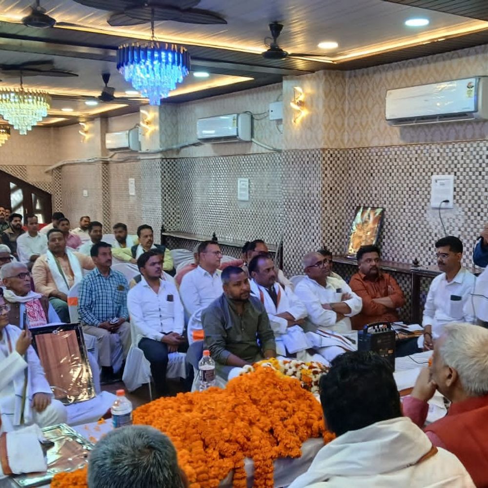 अशोक पाठक राष्ट्रीय ब्राह्मण महासंघ के संरक्षक बने:बलिया में जोरदार स्वागत, बोले- संगठन को मिलेगी नई दिशा