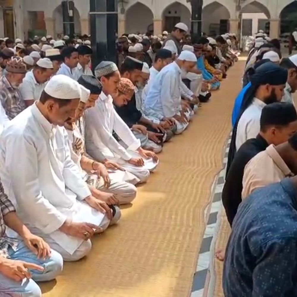 बिजनौर में रमजान के दूसरे जुमे की नमाज अदा:हजारों मुसलमानों ने देश में अमन-शांति और तरक्की के लिए दुआएं मांगी