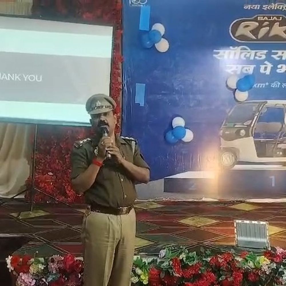 रिकी लॉन्च संग सड़क सुरक्षा जागरूकता अभियान:RTO बोले- ईंधन की बचत से लाभ मिलेगा, नियमों का पालन करने की अपील
