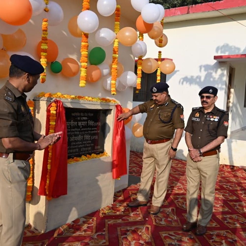 बलिया में डीआईजी ने पीटी गोदाम का उद्घाटन किया:पुलिस लाइन में विकास कार्यों का जायजा लिया, ड्रिल का निरीक्षण किया