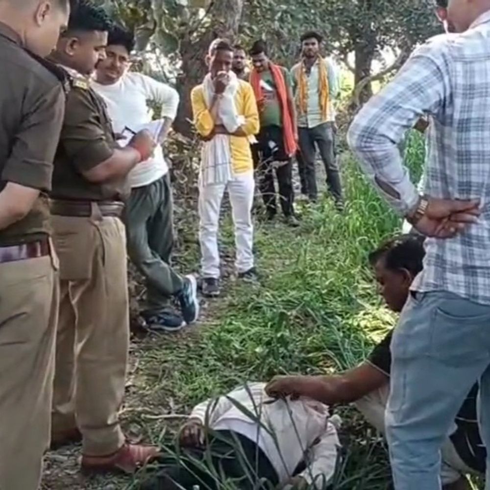 महोबा में कोटेदार का पेड़ से लटका मिला शव:परिजनों ने मानसिक प्रताड़ना का लगाया आरोप, 2 दिन से थे लापता