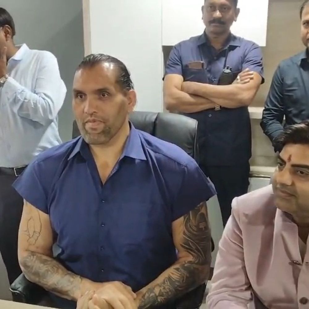 द ग्रेट खली बोले- ब्लॉग बनाना एक बीमारी:फर्रुखाबाद में वार्षिकोत्सव कार्यक्रम में हुए शामिल, युवाओं को दिया फिटनेस मंत्र