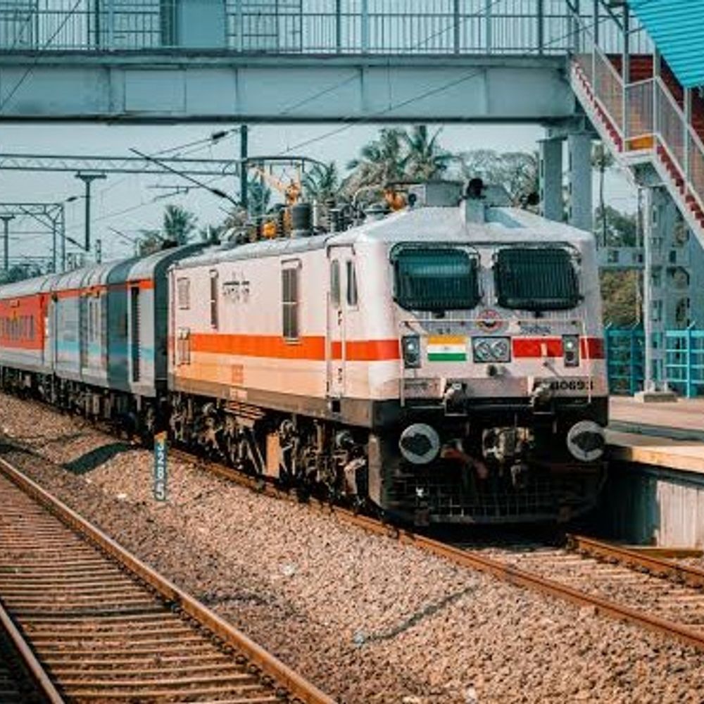 होली के लिए मऊ-वलसाड स्पेशल ट्रेन शुरू:28 फरवरी से 8 मार्च तक चलेगी, यात्रियों को मिलेगा लाभ