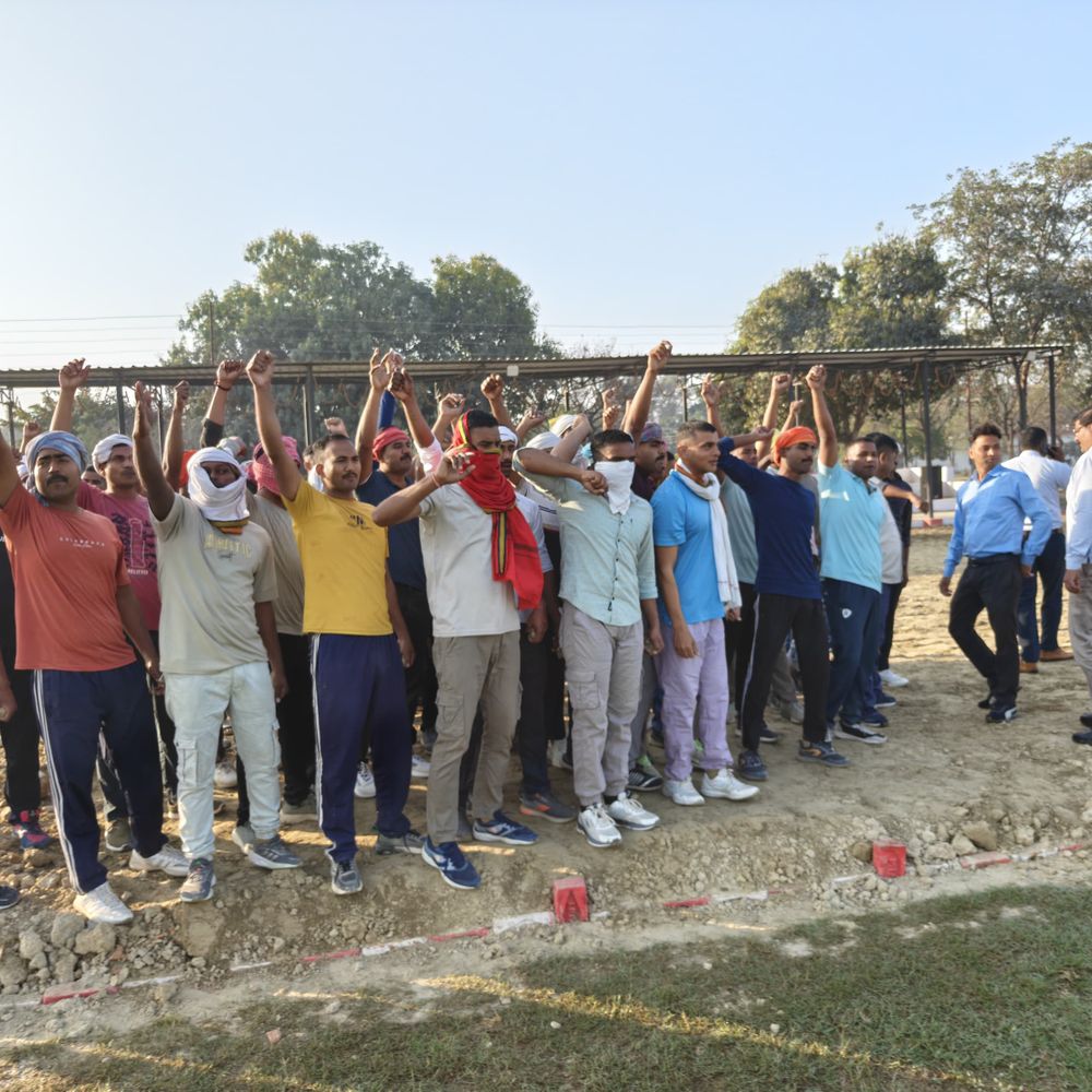 कौशांबी पुलिस लाइन में बलवा ड्रिल की प्रैक्टिस:होली, रामजान को लेकर तैयारी, दंगे का सीन क्रिएट किया गया