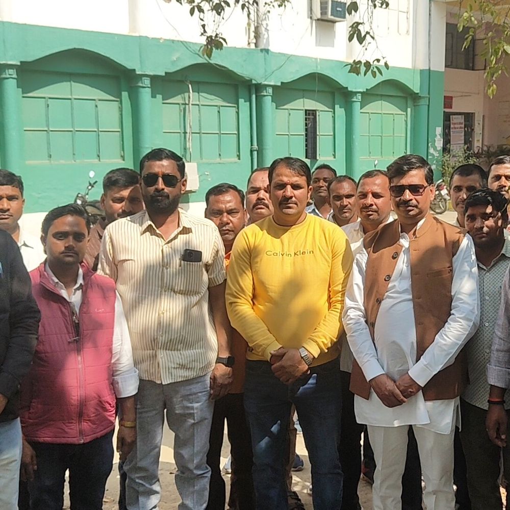 रोजगार सेवकों को 6 महीने से नहीं मिला वेतन:संतकबीरनगर में बैठक कर होली से पहले भुगतान की मांग, आंदोलन की चेतावनी