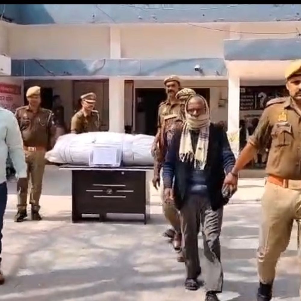 संतकबीरनगर में 90 किलो अफीम के हरे पौधे बरामद:अवैध खेती के आरोप में दो लोग गिरफ्तार, कीमत 1 करोड़ रुपए