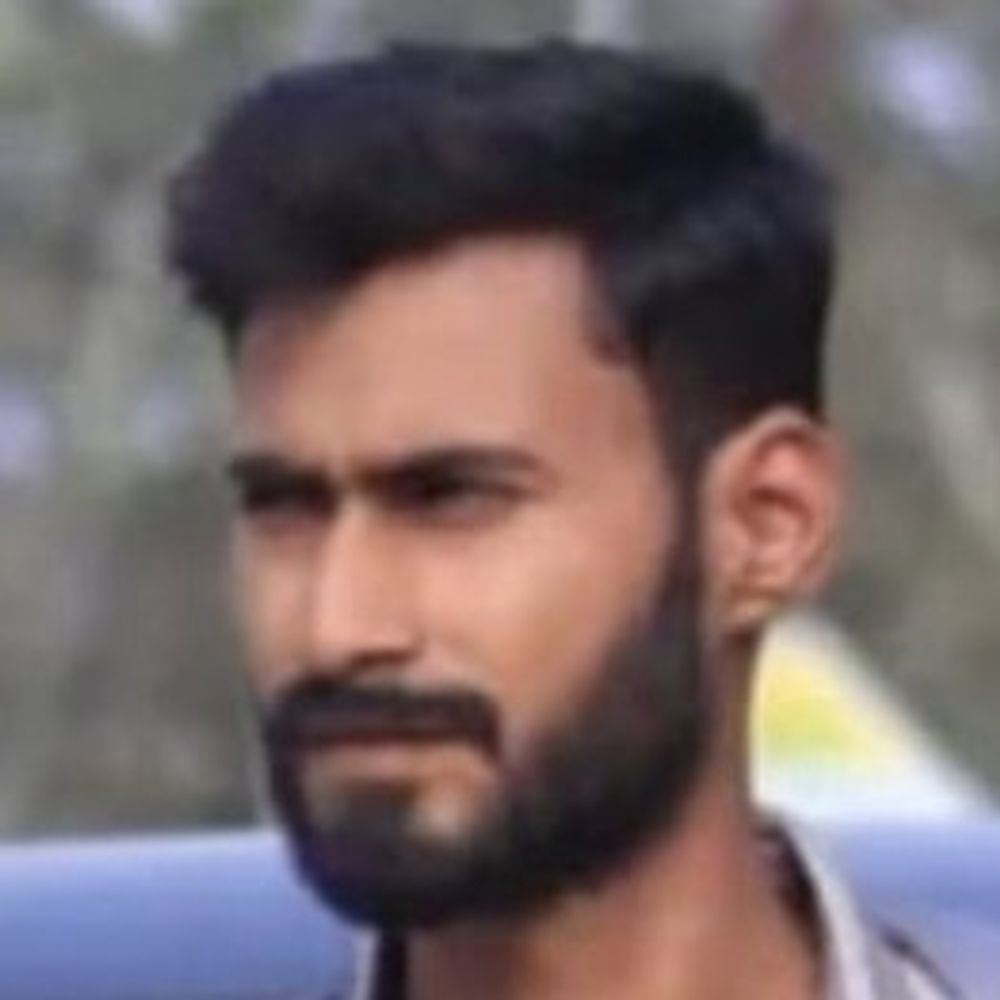 अनियंत्रित ट्रक की टक्कर से बाइक सवार युवक की मौत:धनघटा-खलीलाबाद मार्ग पर हुआ हादसा, पुलिस ने शव को पोस्टमार्टम के लिए भेजा