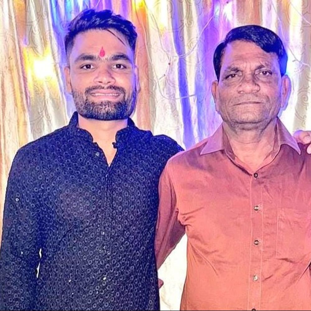 क्रिकेटर रिंकू सिंह के पिता का निधन:फोर्थ स्टेज का लिवर कैंसर था, नोएडा के अस्पताल में चल रहा था इलाज