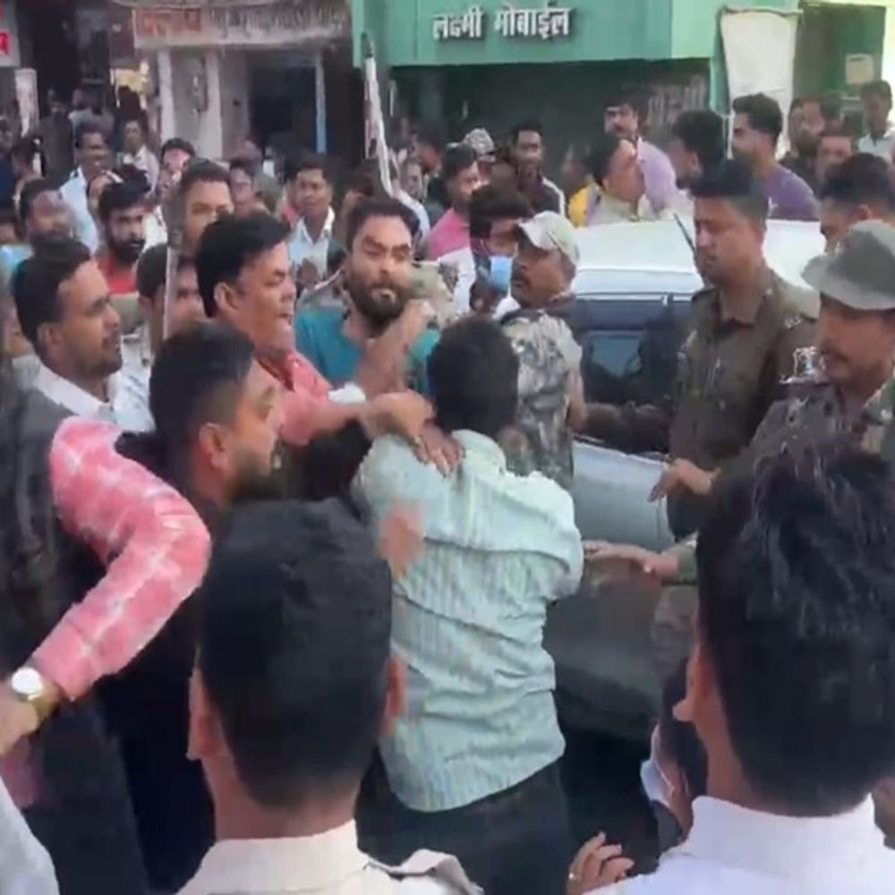 हंगामें के दौरान पत्रकार से मारपीट,3 के खिलाफ FIR दर्ज:  प्राईवेट हॉस्पिटल के सामने हंगामें के दौरान हुई मारपीट, कांग्रेस ने कहा-भाजपाईयों की गुंडागर्दी – Ambikapur (Surguja) News