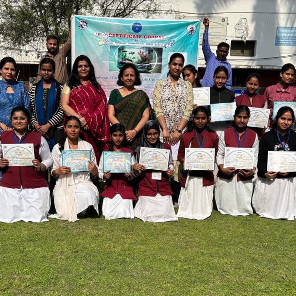 आरजी पीजी कॉलेज में 33 घंटे का सर्टिफिकेट कोर्स पूरा:सजावटी मछली पालन की जानकारी दी गई, प्रतिभागी बोले- प्रतिमाह ₹40 हजार तक कमा सकेंगे