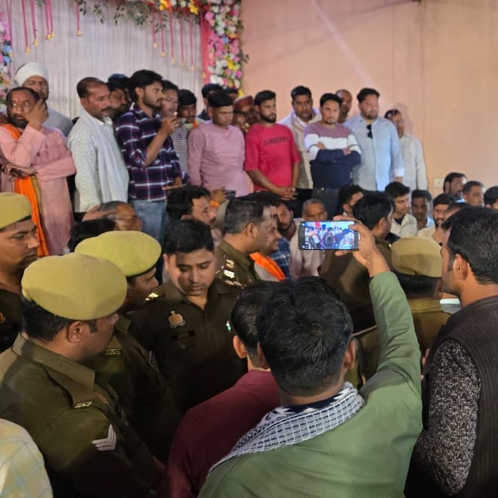 इटावा में धारदार हथियार से हमला:मुख्य आरोपी पर 25 हजार का इनाम, गिरफ्तारी न होने पर ब्राह्मण समाज का प्रदर्शन