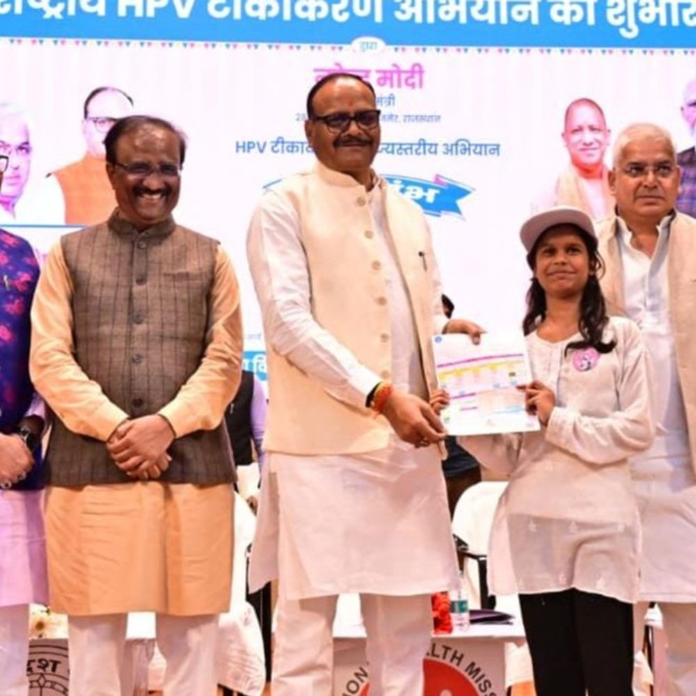 डिप्टी सीएम ने HPV टीकाकरण अभियान का किया आगाज:46 लाख बेटियों को वैक्सीन लगाने का लक्ष्य, मंत्री मयंकेश्वर शरण सिंह भी पहुंचे