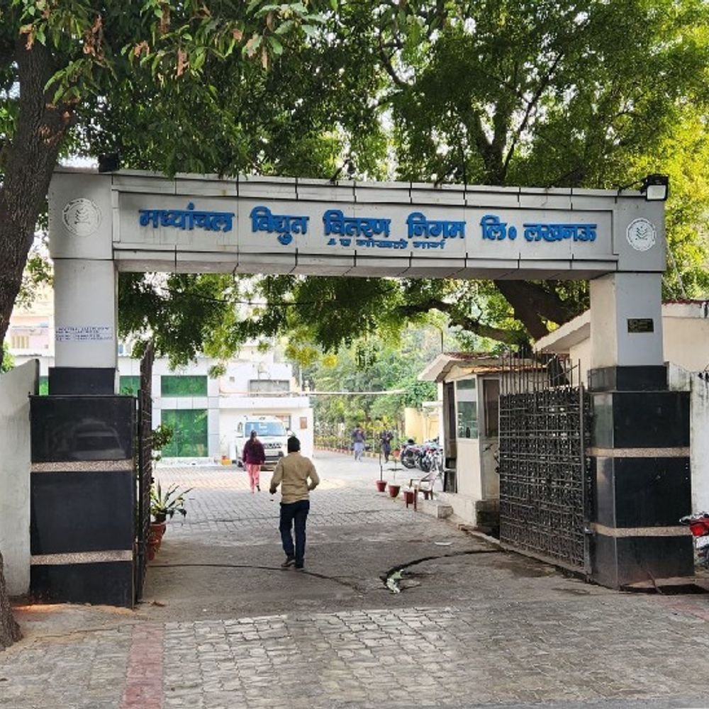 मध्यांचल विद्युत MD का एक्शन:मध्यांचल विद्युत वितरण निगम के 8 इंजीनियर सस्पेंड; 24 बाबुओं का लखनऊ से बाहर तबादला