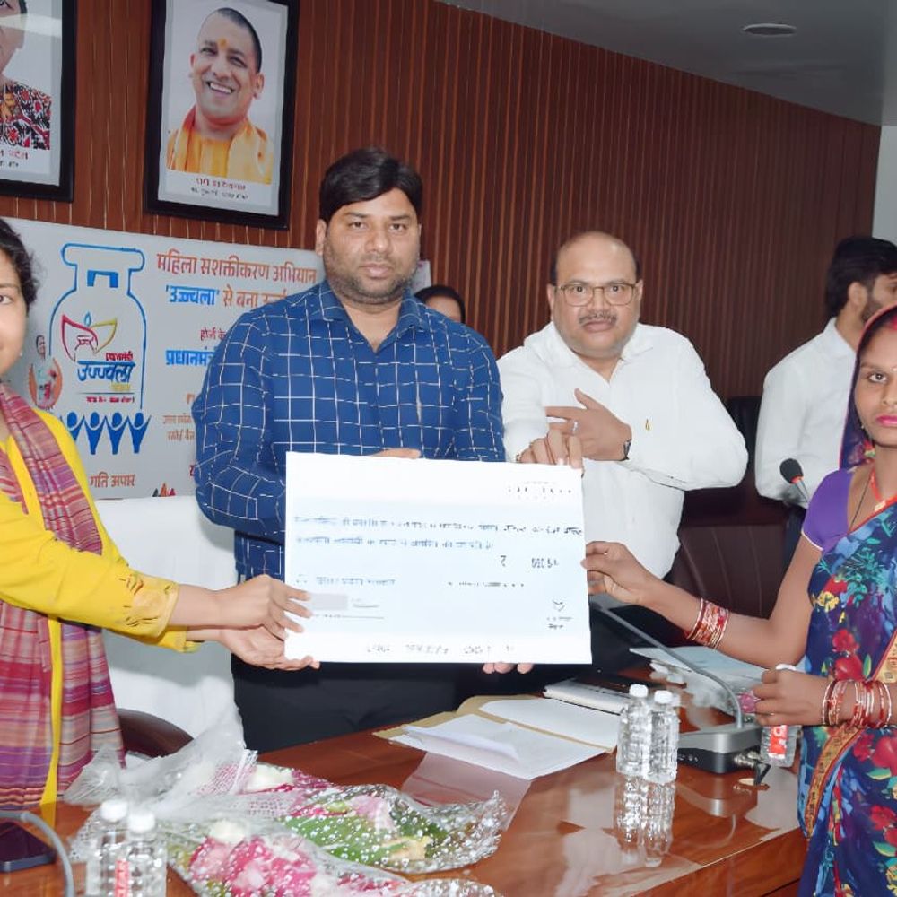 खीरी की 5.38 लाख महिलाओं को गैस सब्सिडी:होली पर प्रदेश सरकार ने जारी की रिफिल धनराशि, 961 महिलाओं को मिला लाभ