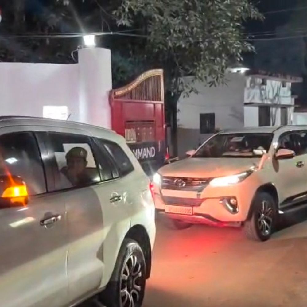 पूर्व मंत्री के बेटे को धमकी,सपा सांसद एसपी से मिले:बलिया में राजीव राय बोले- अपराधियों को संरक्षण देने वाले भूल गए हैं कि वे भस्मासुर हैं