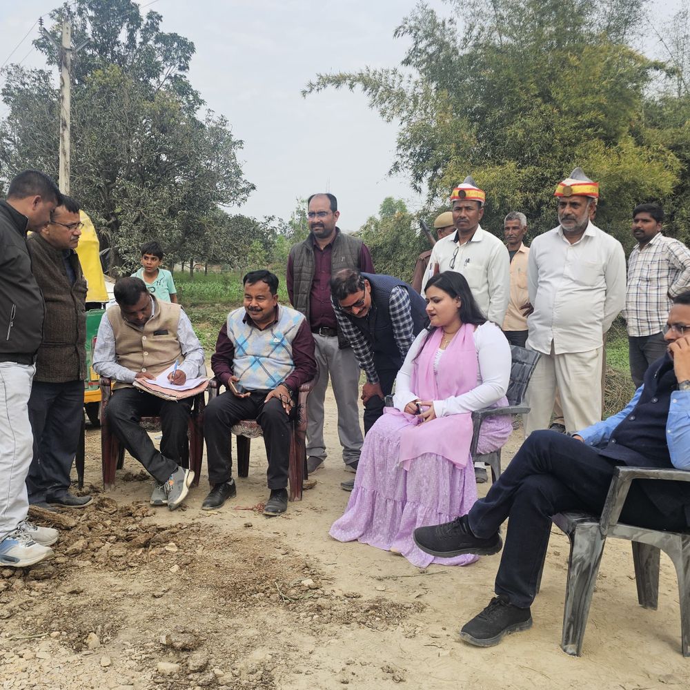एसडीएम नेहा मिश्रा ने सड़क विवाद सुलझाया:राजस्व विभाग के अधिकारियों के साथ पहुंचकर की जांच, रोड निर्माण शुरू