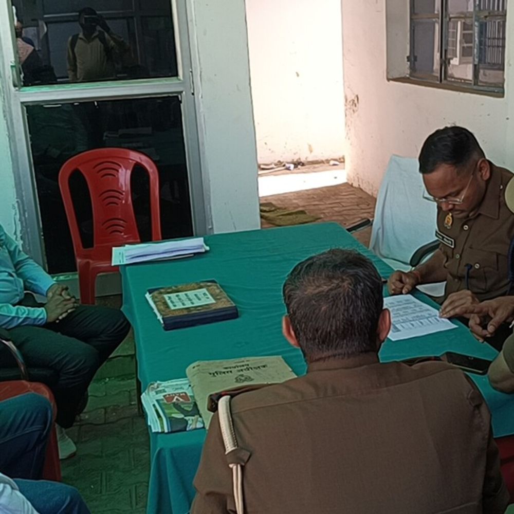 बागपत कोतवाली में समस्या समाधान दिवस आयोजित:अधिकारियों ने सुनीं जन शिकायतें, त्वरित निस्तारण के दिए निर्देश