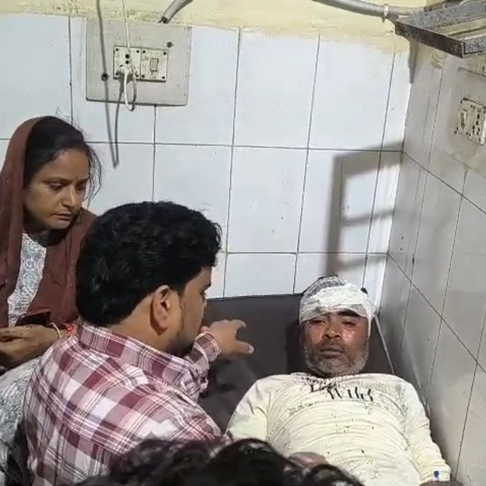 सीतापुर में पुरानी रंजिश में युवक पर फायरिंग:चारा लेने जा रहे युवक को गोली मारी, जिला अस्पताल रेफर